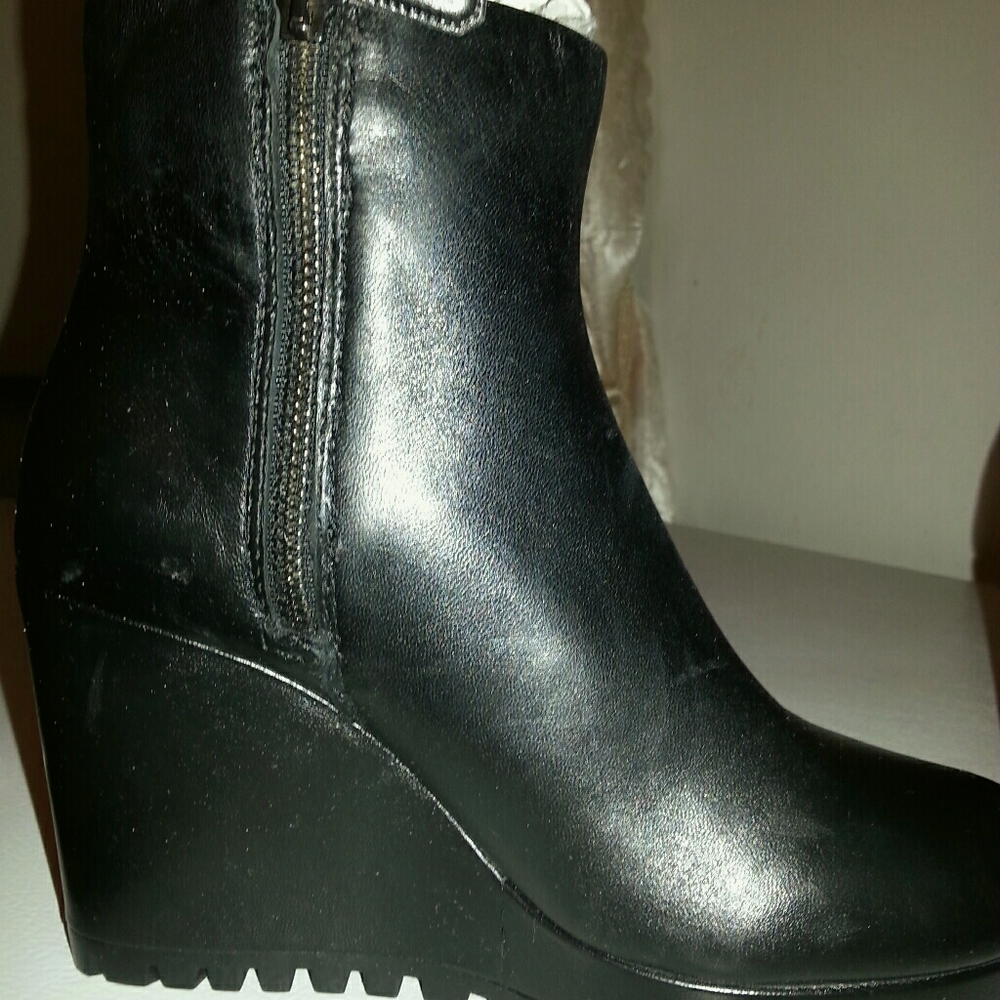 Prada fashion leather ankle black boot